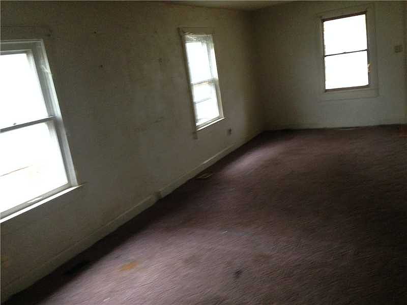 2nd image of 1751 Nelson Ave