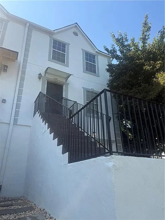 2 bed, 2.5 bath, 1700 sqft, $1,695 — Photo 3