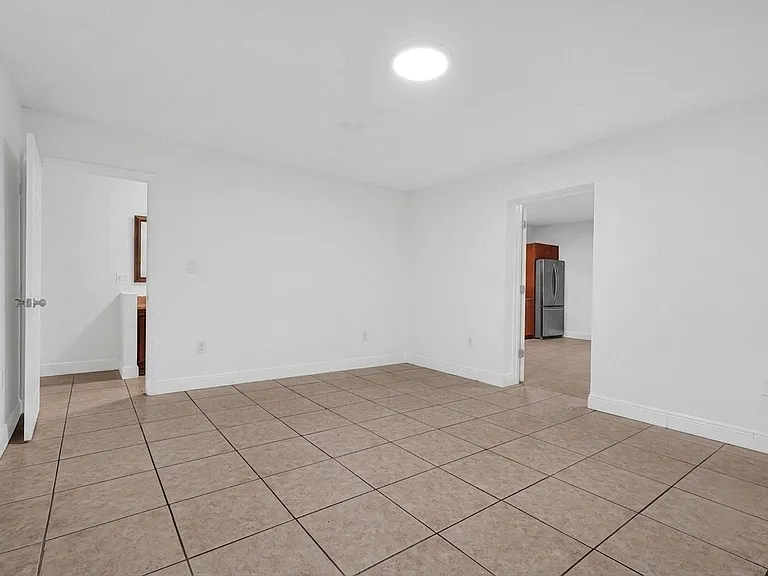 14500 NE 2nd Ave #1 — Photo 7