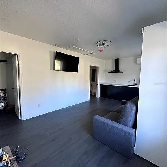 19326 Majestic St — Photo 6