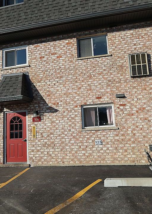 1st image of 916 S Plum Grove Rd APT 223