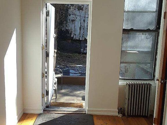 5th image of 416 Melrose St APT 1L