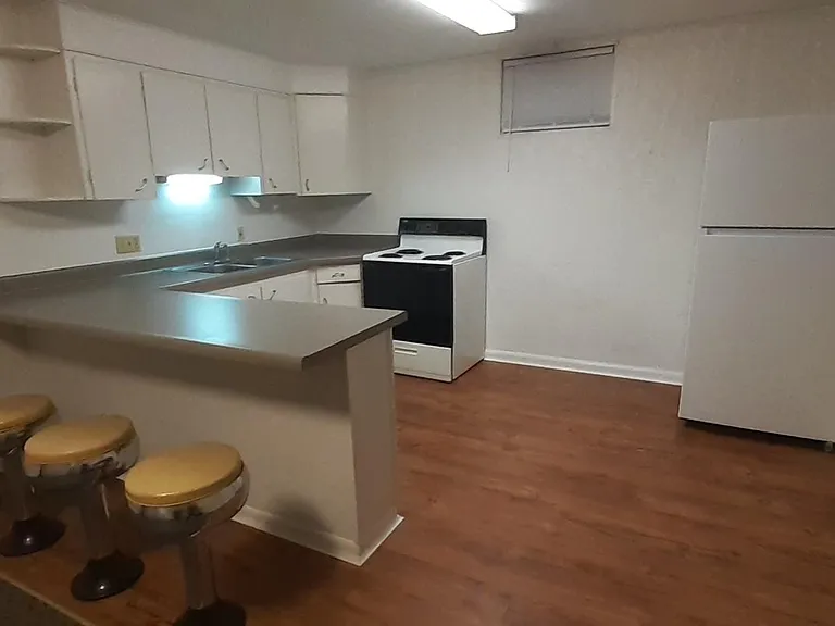 1016 S College Ave #E — Photo 4
