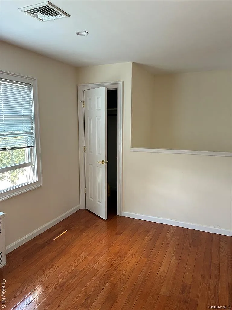 3 bed, 1.0 bath, 1100 sqft, $3,500 — Photo 3