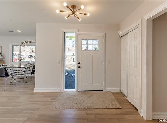 3rd image of 23687 Sargent Ave