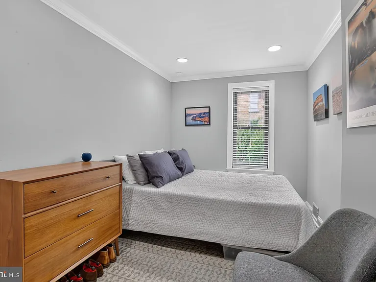 2316 Christian St — Photo 17