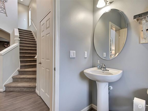 4th image of 16423 82nd Avenue E