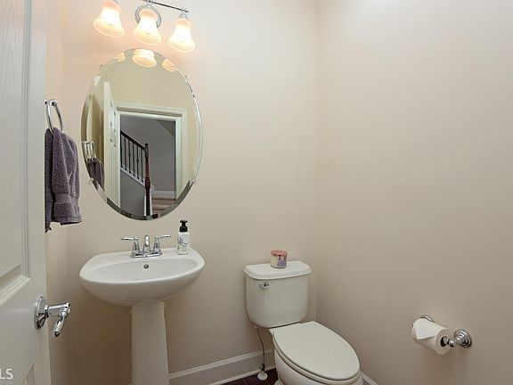 3rd image of 2297 Millhaven St SE