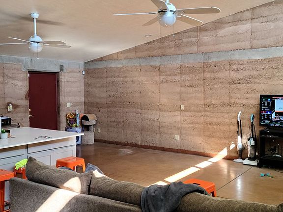 3rd image of 1137 E Elm St #2