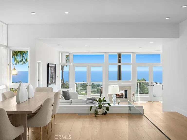 1061 Skyline Dr — Photo 1