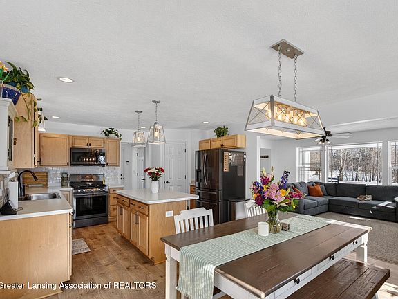 5th image of 401 Oakwood Dr