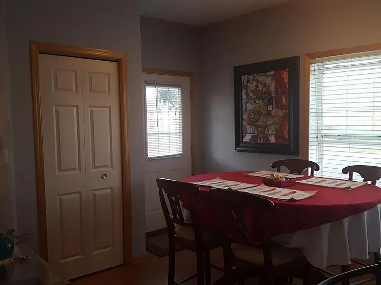 Dinning Area & Entry Closet