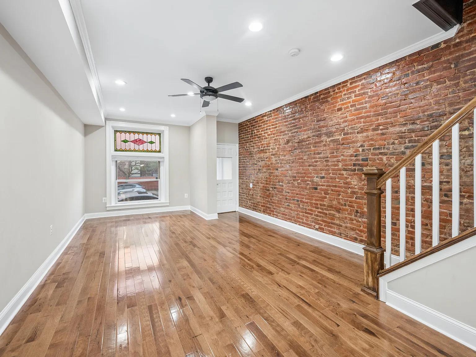 4 bed, 1970 sqft, $3,700 — Photo 2