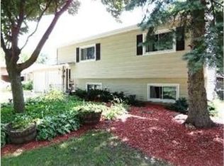 1003 Nottingham Ln, Crystal Lake, IL 60014