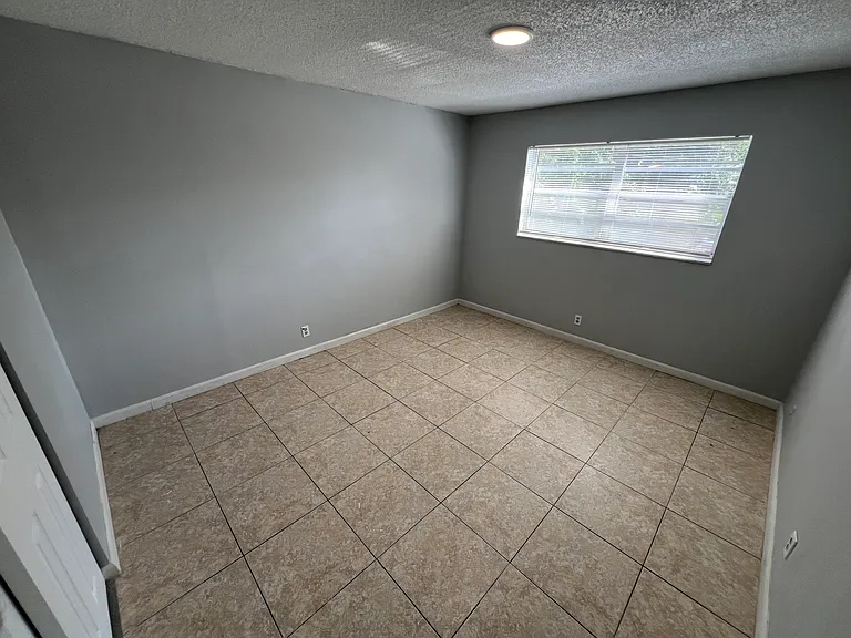 6840 Pembroke Rd — Photo 7