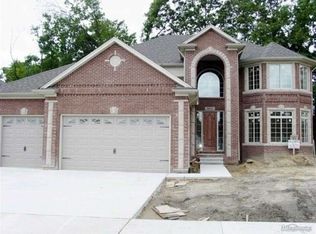 50541 Pinnacle Woods, Macomb, MI