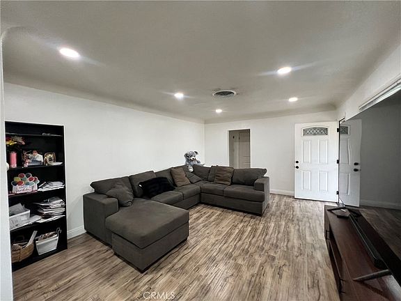 3rd image of 2373 N Alameda Ave