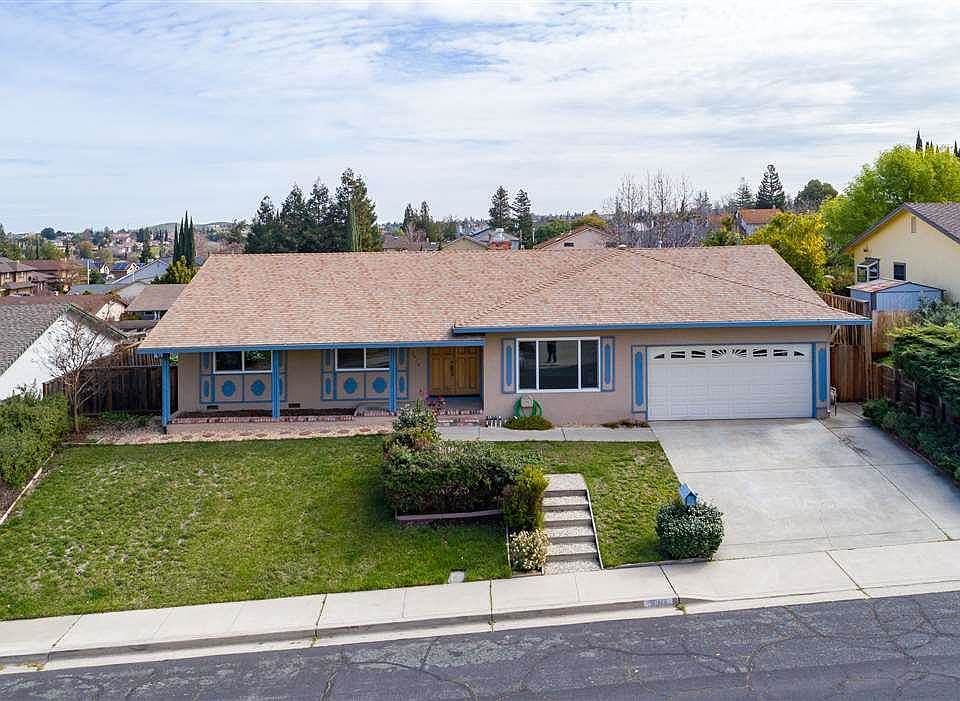 1st image of 3913 Pebble Dr