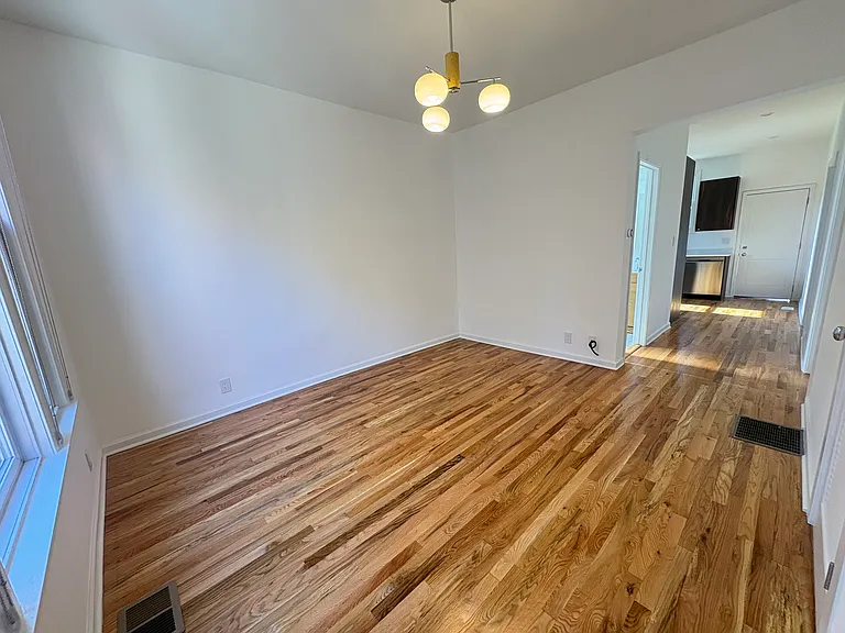 1325 W Barry Ave #1R — Photo 5