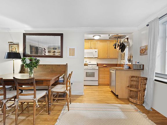 4th image of 143 Lafayette Ave APT 1A