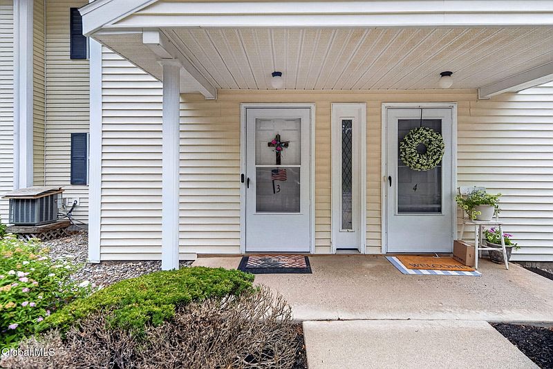 4th image of 103 Greenwich Drive