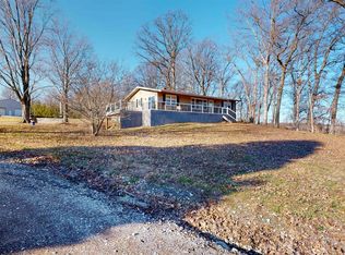 4955 Trautvetter Rd, Elberfeld, IN 47613