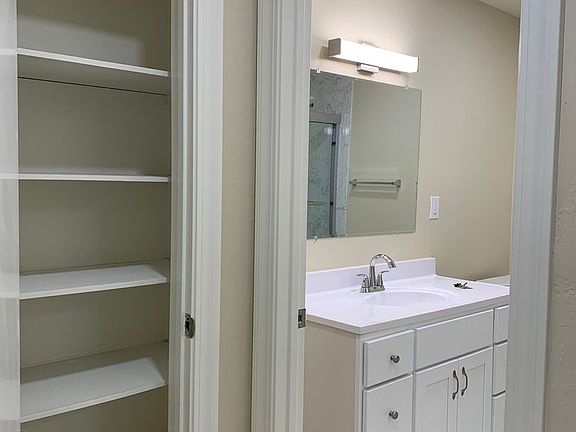 3rd image of 315 E Okeefe St APT 38