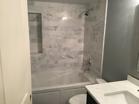 Guest Bath, Jetted Tub
