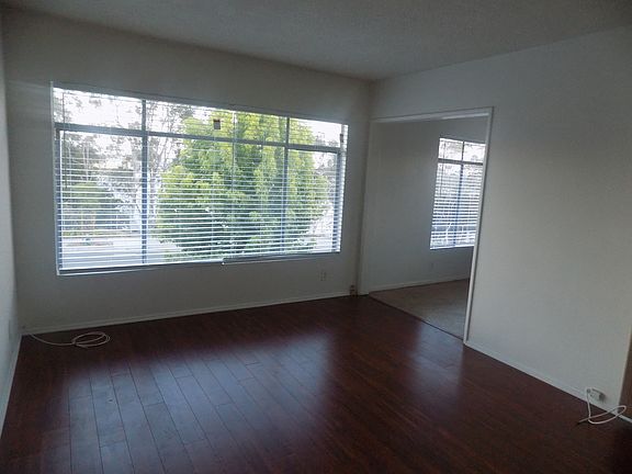 3rd image of 1013 Ocean Park Blvd APT 5