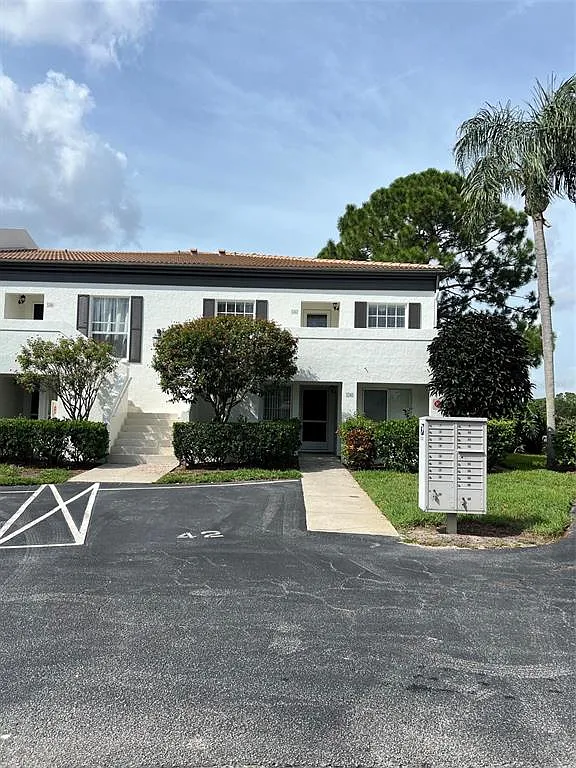2 bed, 2.0 bath, 1127 sqft, $3,800 — Photo 1