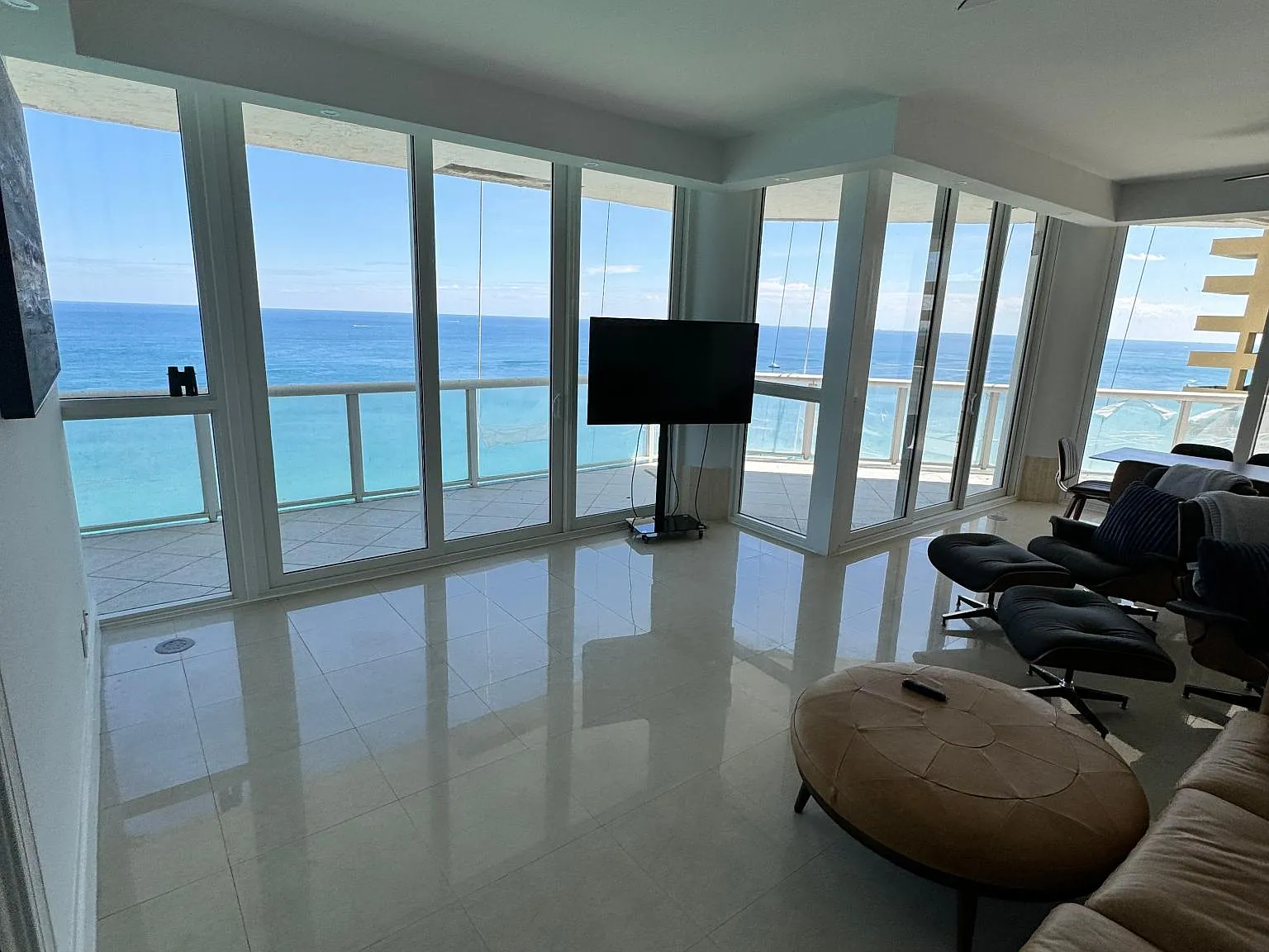 Collins Ave, Sunny Isles Beach — Photo 3