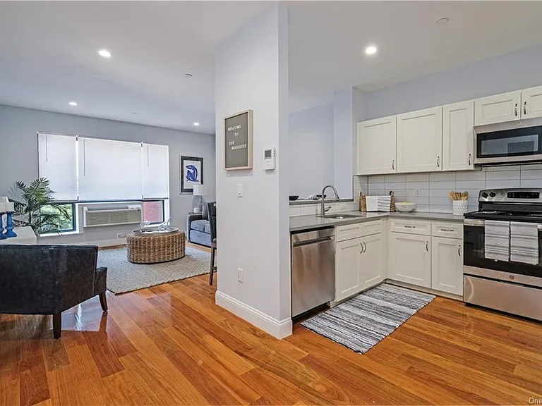 697 Bronx River Rd — Photo 1
