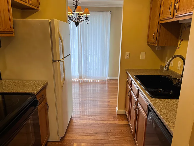 76 Colonial Dr #4 — Photo 10