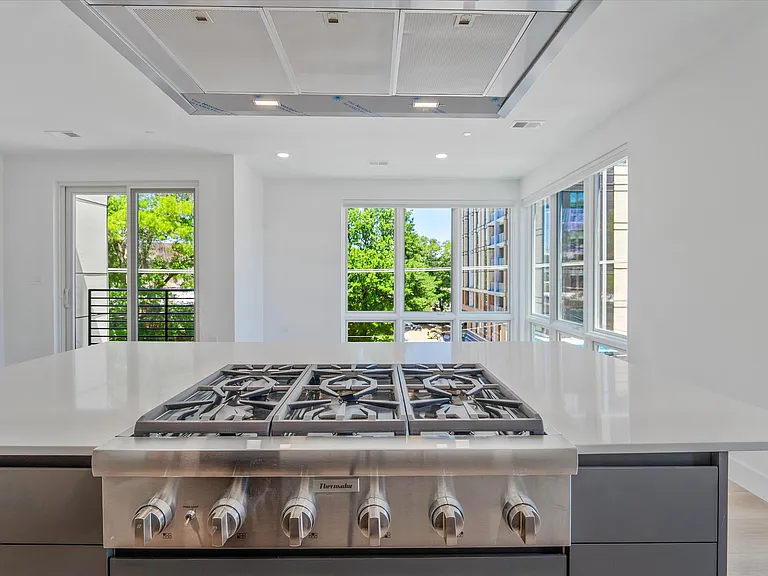 228 W Glebe Rd #201 — Photo 6
