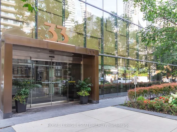 33 Charles St E #910, Toronto, ON M4Y 0A2