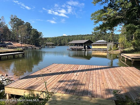 3rd image of 10 Still Woods Dr