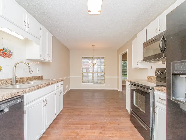 1119 Falling Tree Ct — Photo 8