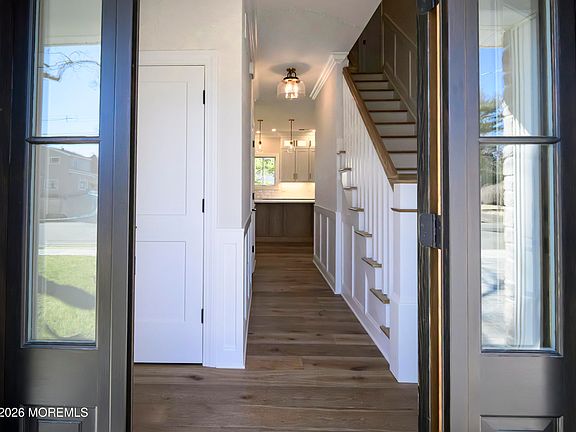 4th image of 1235 Benedict Street