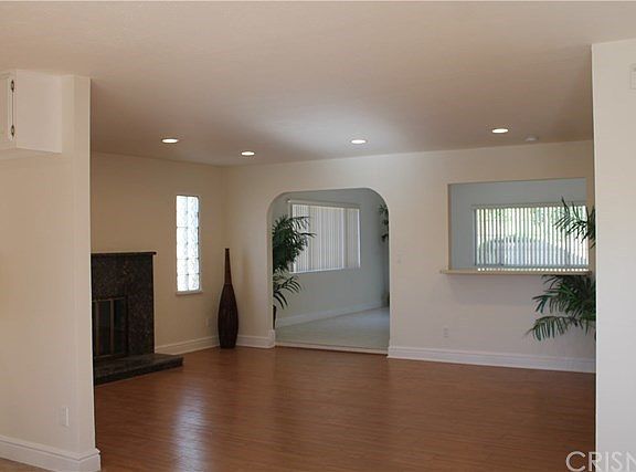 4th image of 13018 Fenton Ave
