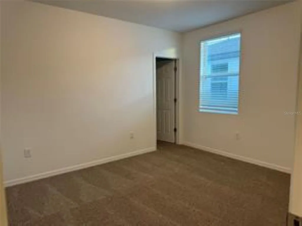 4 bed, 3.0 bath, 1978 sqft, $2,200 — Photo 4