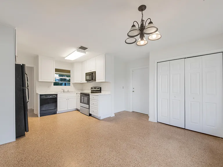 2022 Collier Ave — Photo 11