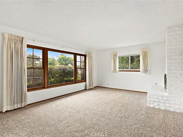 509 California Dr — Photo 5