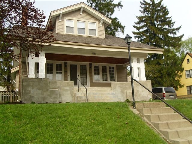 1st image of 425 Cherry Dr