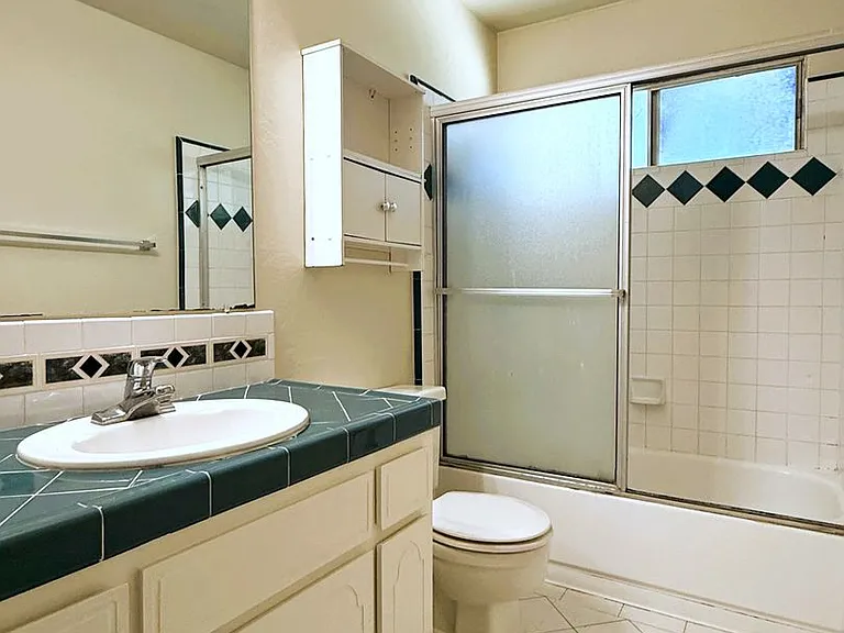385 El Rio Ct — Photo 8