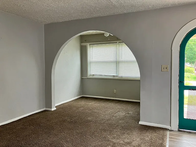 802 N Riley Ave — Photo 6