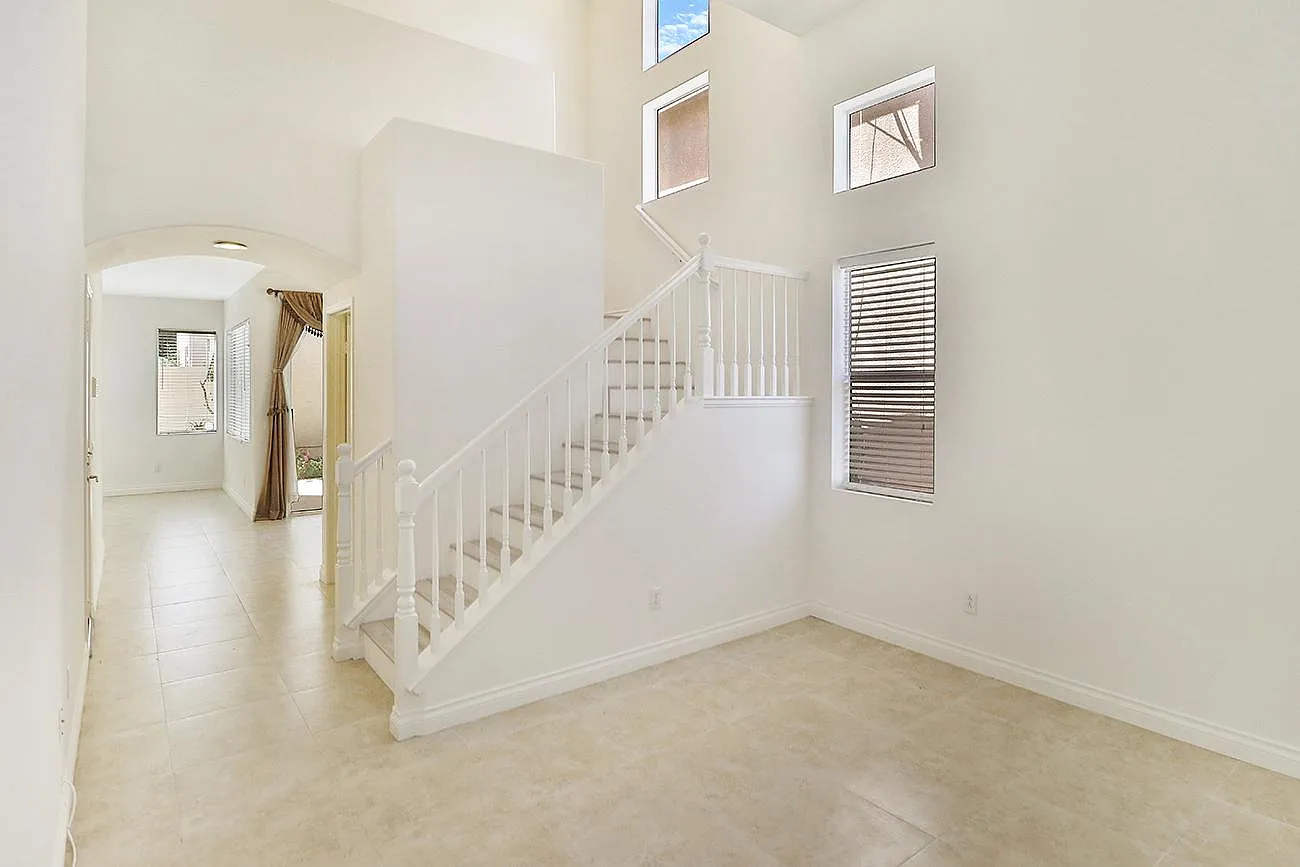 4 bed, 2.5 bath, 1569 sqft, $4,400 — Photo 3