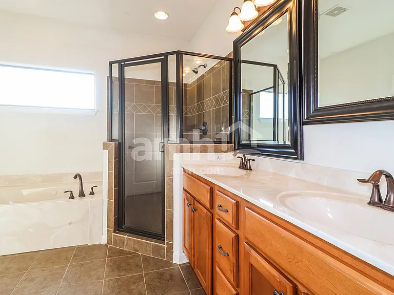 440 Green Willow Cv — Photo 12