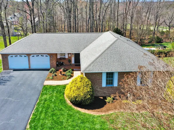 465 Back Nine Dr, Moneta, VA 24121