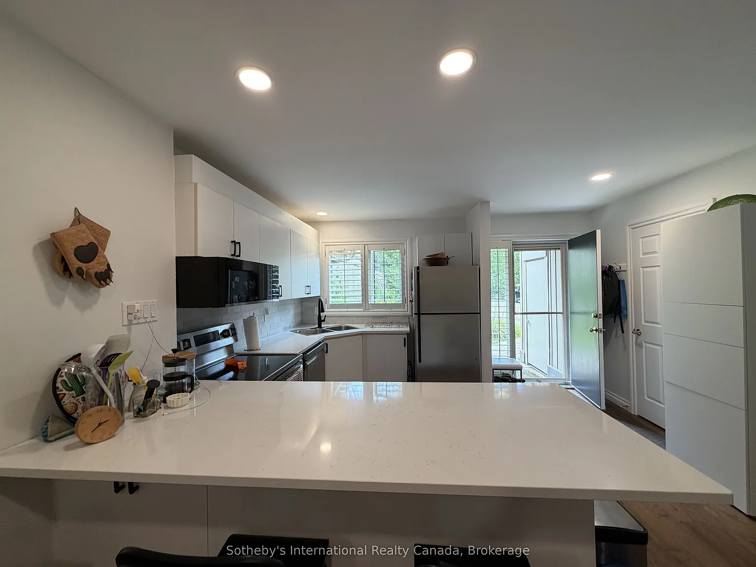 3 bed, $3,500 — Photo 4