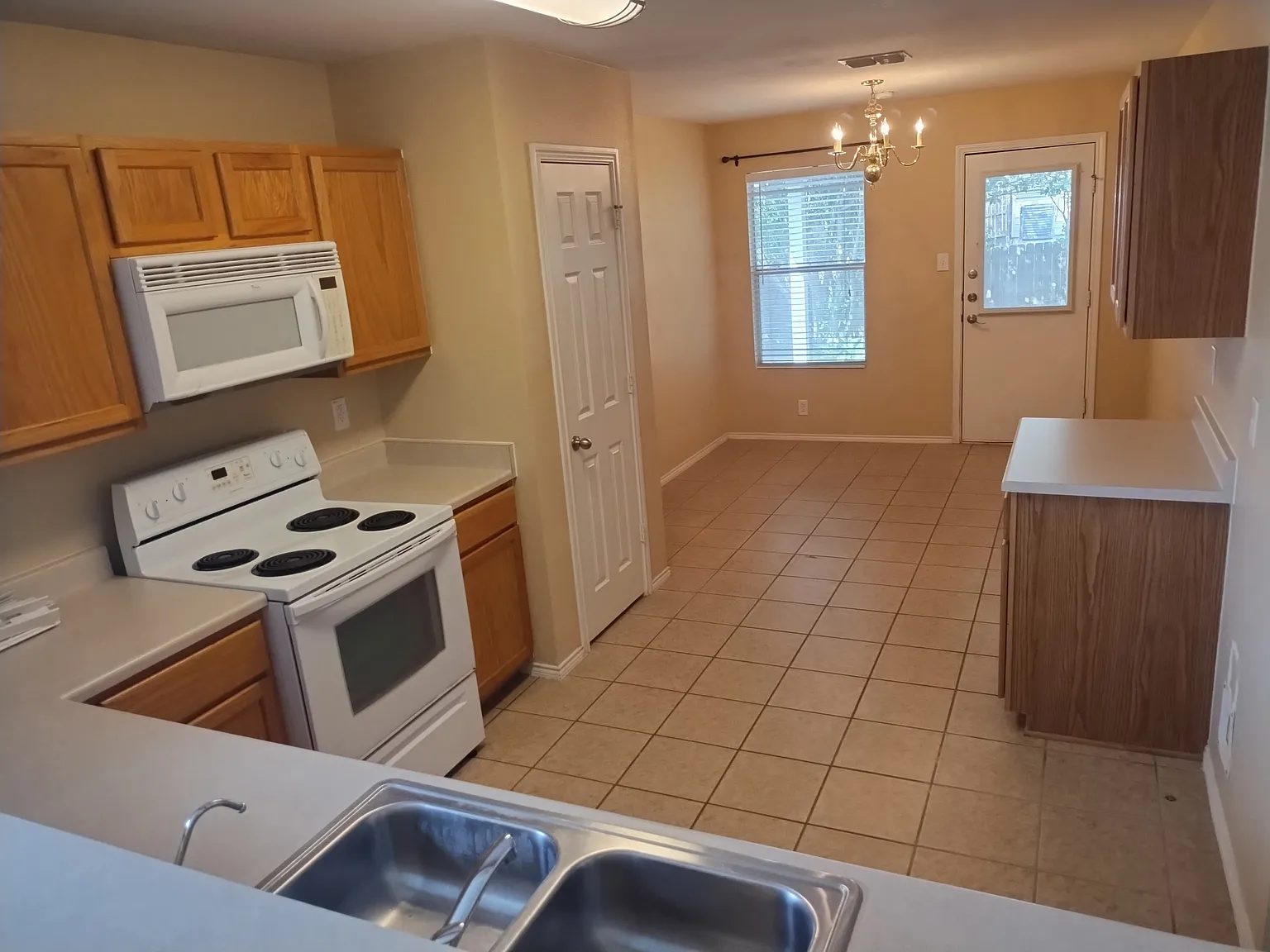 3 bed, 1459 sqft, $1,800 — Photo 4